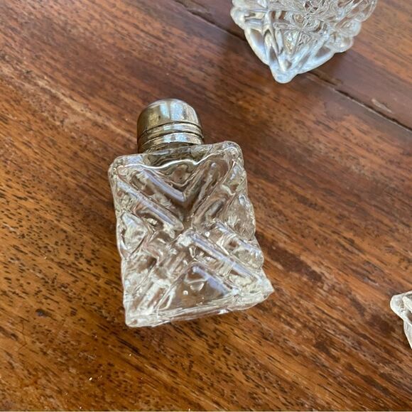 Set of 2 Small Silver Plated Cut Glass Salt and Pepper Shakers NWOT - Picture 2 of 6